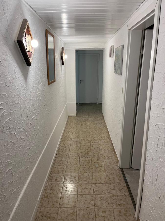 Souterrain Wohnung In Der Naehe Vom Duesseldorfer Flughafen 拉廷根 外观 照片
